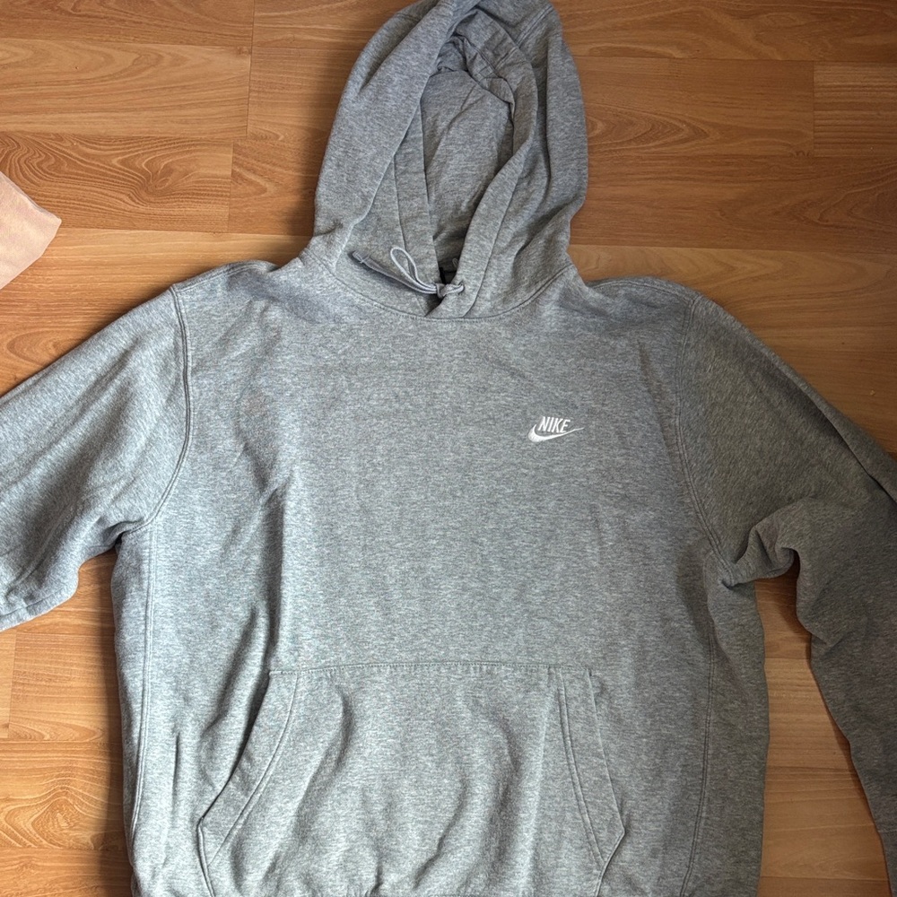 Nike Men's Hoodie in Heather Gray